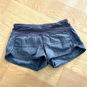 Lululemon speed shorts 2 way stretch size 4